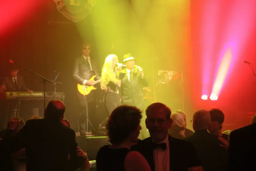 Band auf der Bühne